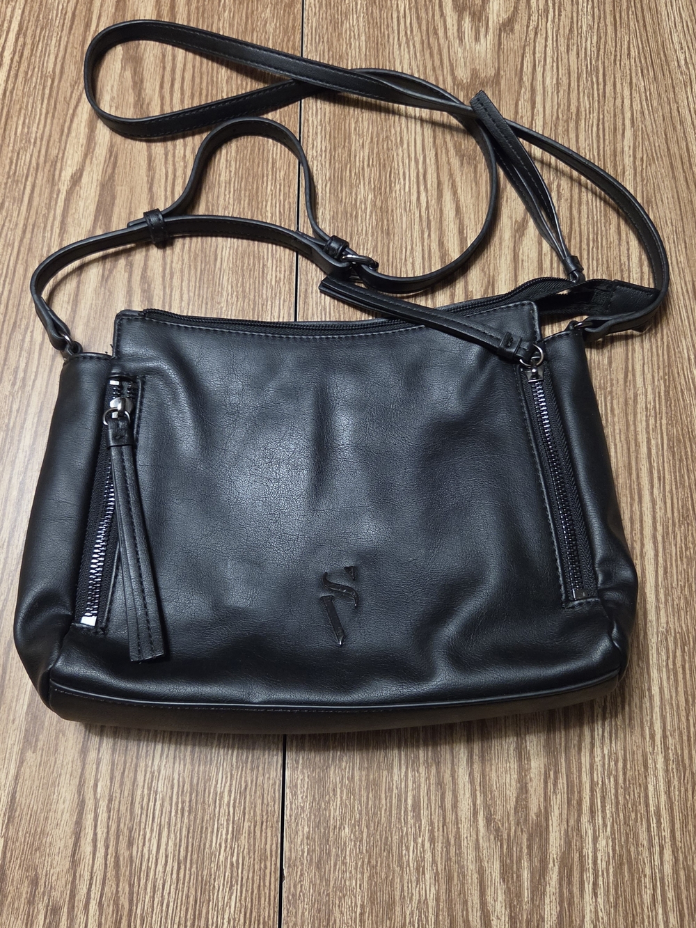 Simply Vera Vera Wang Black Cara Logo Crossbody Bag
